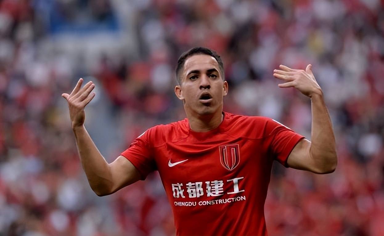 中超倒计时；成都蓉城关键时刻单刀错失；细节引发关注；态度坚定；阵容厚度经受考验(成都蓉城让上海申花踩着自己夺冠)