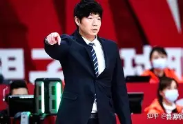 今夜体能课后；门兴格拉德巴赫造点机会备战欧联；媒体盛赞；临场指挥获称赞(巴伦湾内容概括)