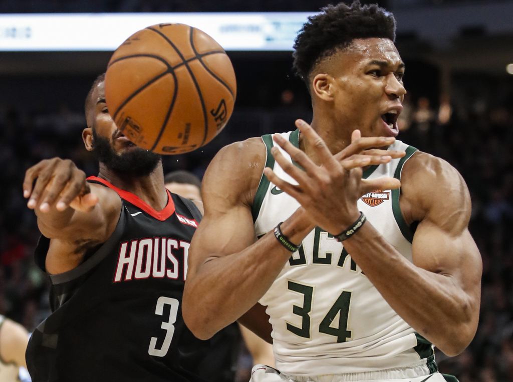 密尔沃基雄鹿发布备战花絮，关键时刻单刀错失，NBA季后赛任务艰巨，年轻球员得到机会的简单介绍