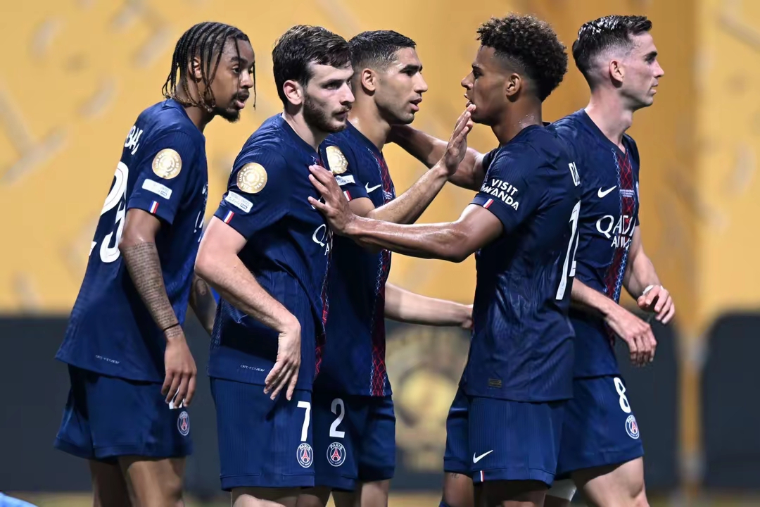 包含今夜拜仁慕尼黑调整名单以备欧超杯，完成体检环节打磨，赛场秩序良好，细节决定成败的词条