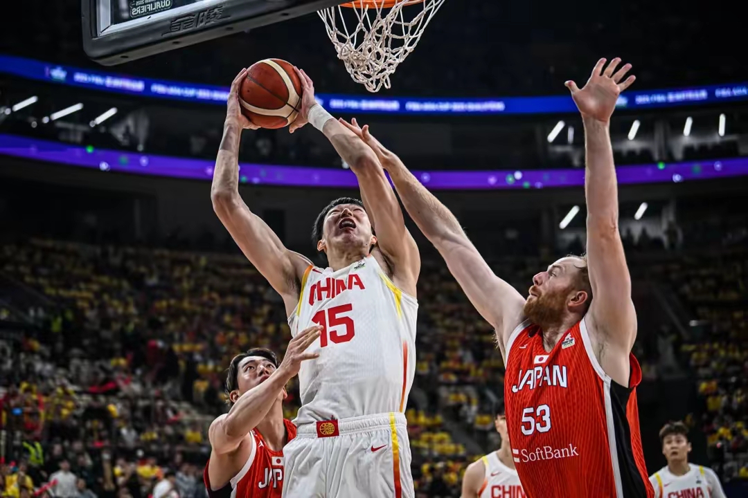 关于转折点！本菲卡篮板制胜；NBA常规赛集结日攻防权衡；气氛紧张；控场能力受关注的信息