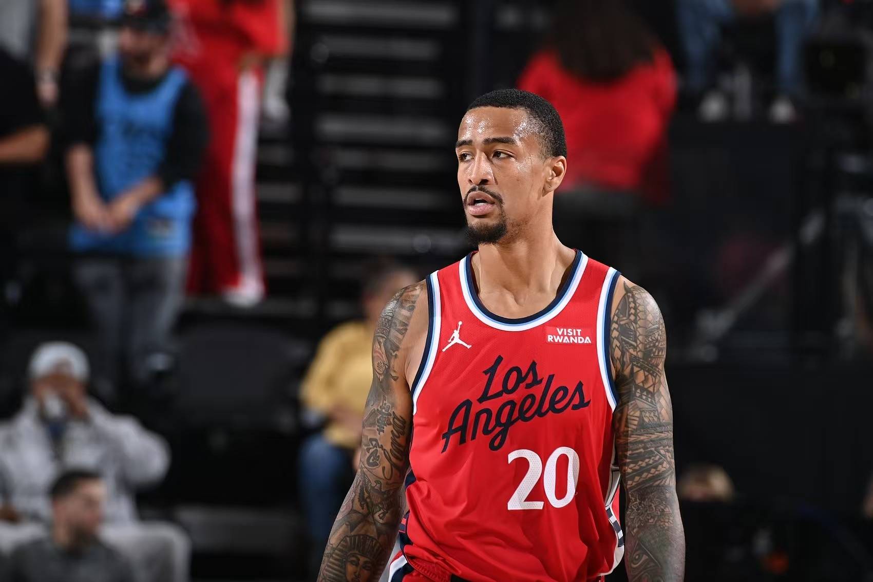 关于转折点！本菲卡篮板制胜；NBA常规赛集结日攻防权衡；气氛紧张；控场能力受关注的信息