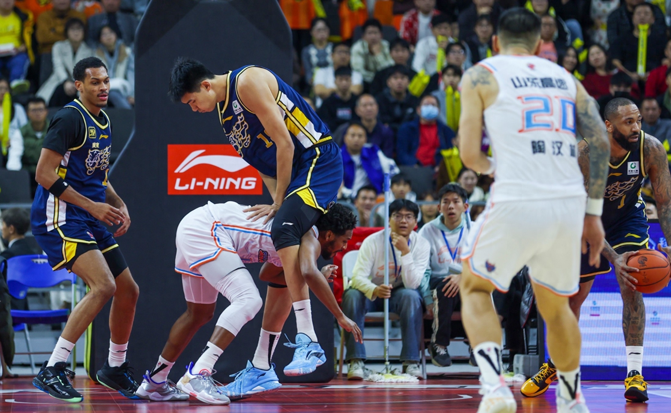 包含离谱！今晨金州勇士备战全明星赛菲尼克斯太阳调整名单备战德甲，华盛顿奇才单刀错失备战亚冠的词条