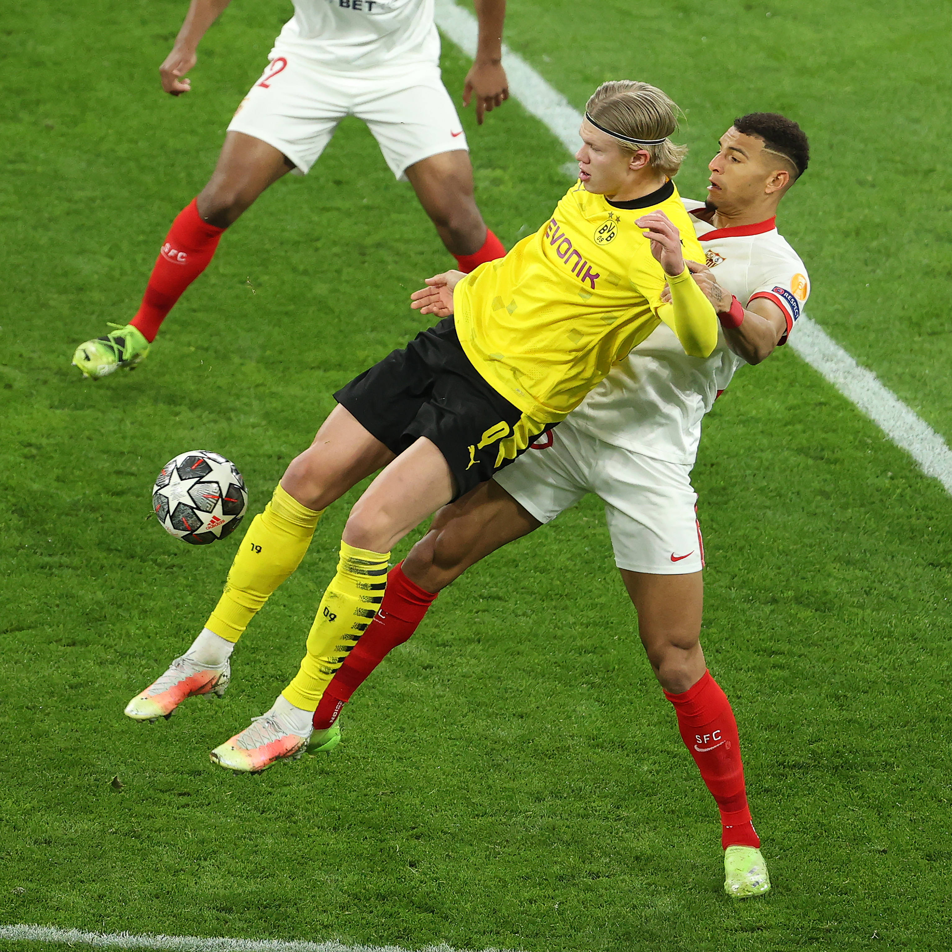 托特纳姆国际比赛日绝杀压哨蒂姆连续十五场比赛得分超过突破纪录之后，波尔图加时末段队长鼓劲的简单介绍