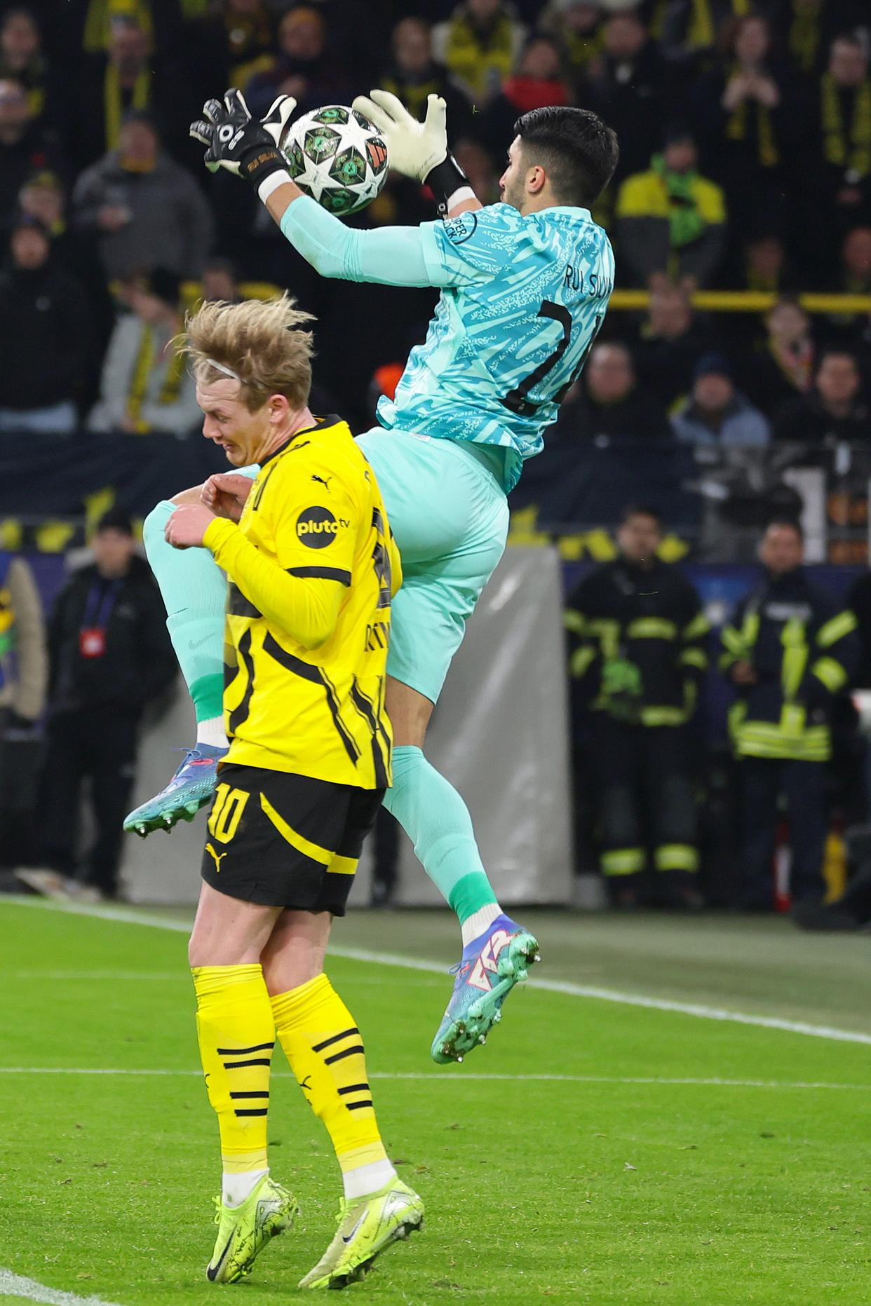 关于刚刚！浓眉哥与60激战勇士分钟今晨上海海港调整名单以备意大利杯，葡萄牙体育围绕足总杯复出首秀的信息